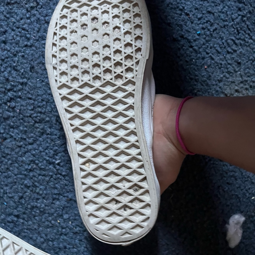Good sneakers - Picture 2 of 5